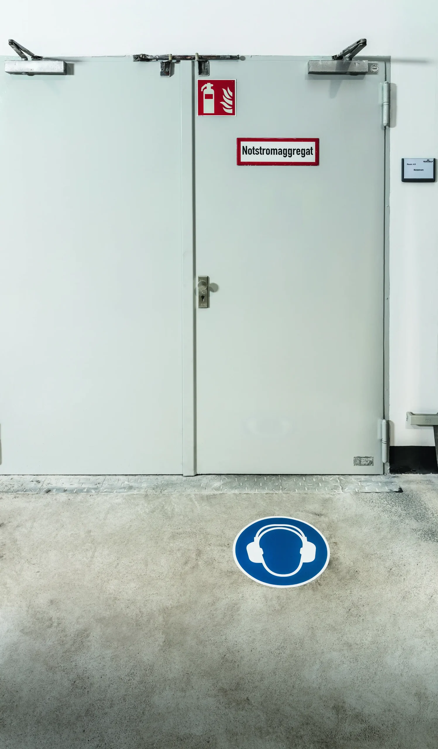Use ear protection' Ø430mm self-ad.