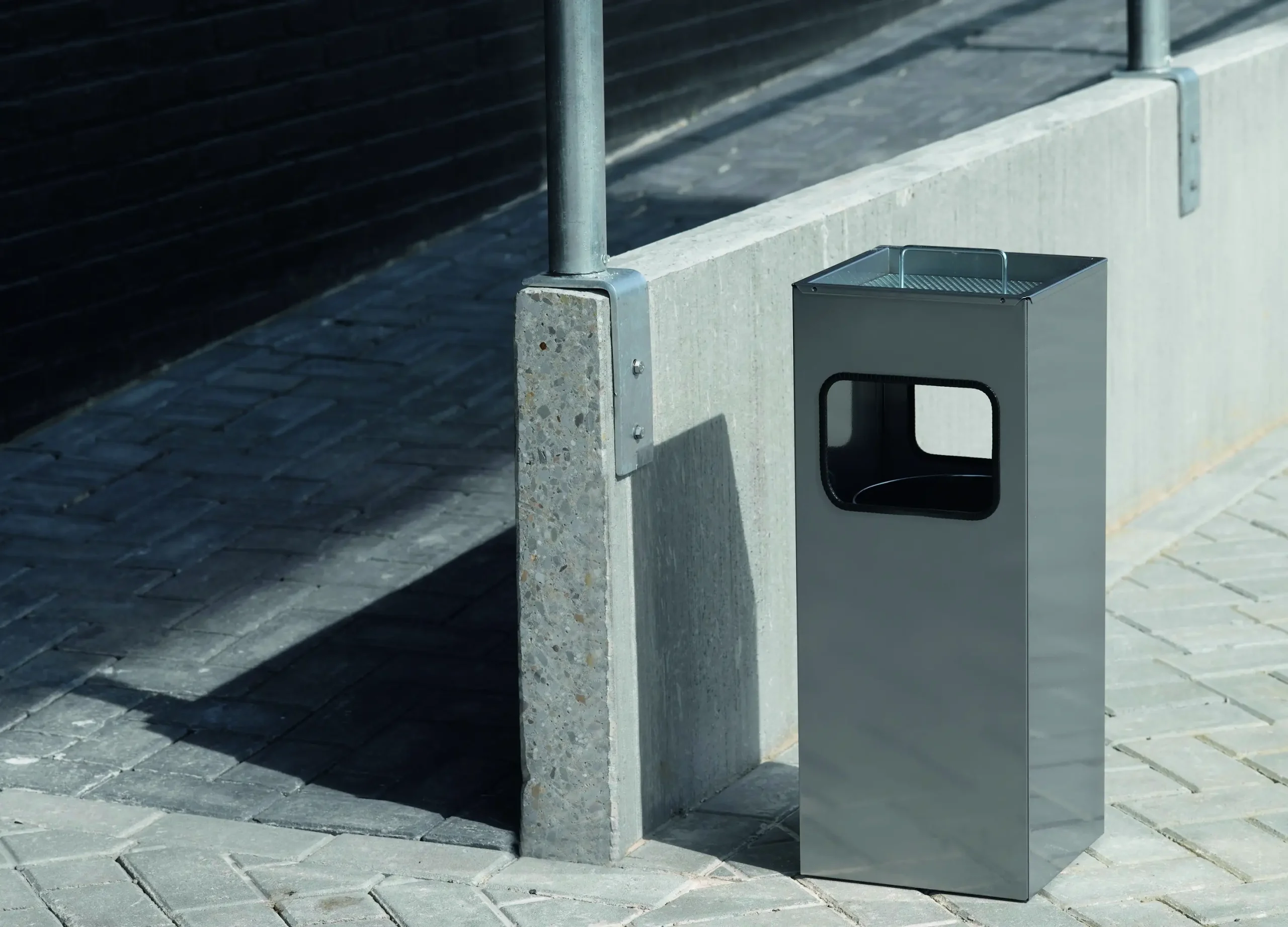 Waste basket metal 17L square ashtray - Image 4